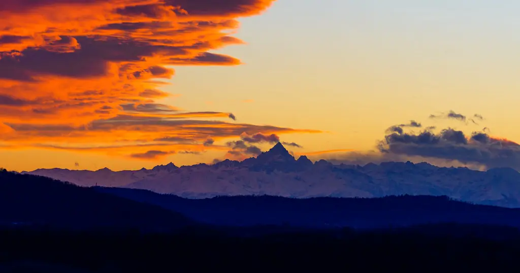 Incontri sesso Piemonte: il Monviso al tramonto