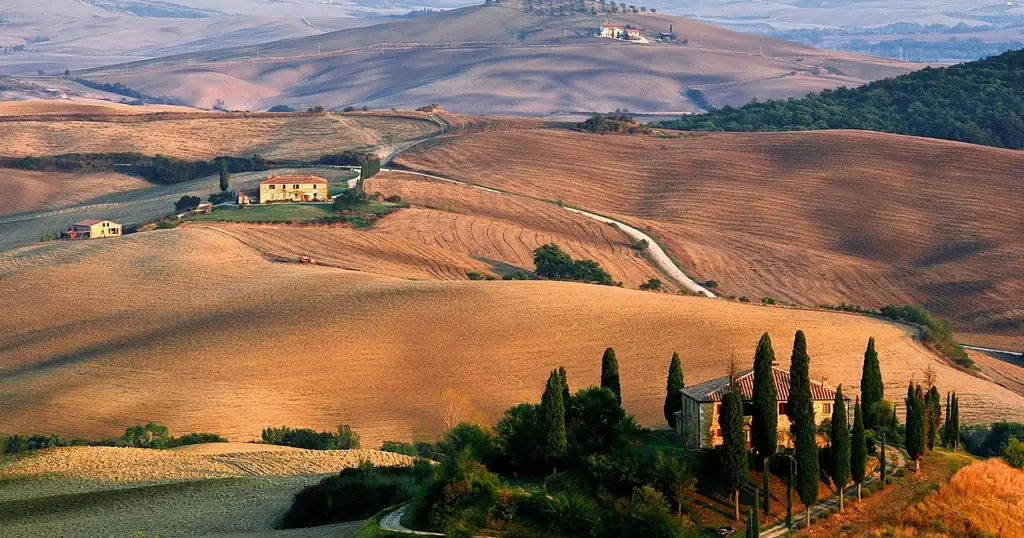 Incontri sesso Toscana: colline toscane con i cipressi