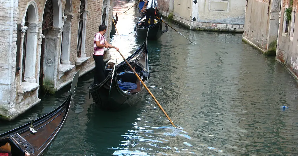 Incontri sesso Venezia: un canale con le gondole